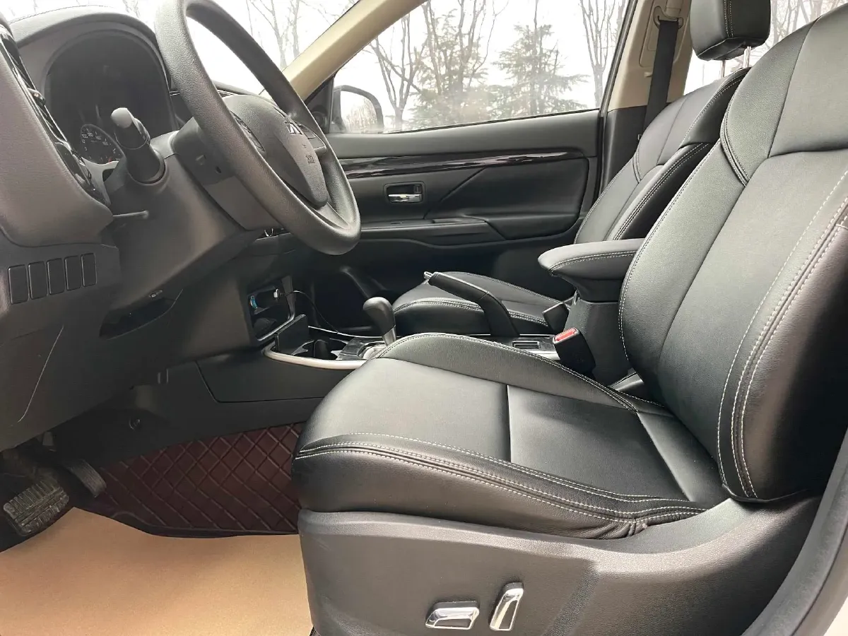 2021 Mitsubishi Outlander 2.0L 166HP L4 CVT,autocango,china used car exporter,china ev exporter,chinese used car exporter,chinese used ev exporter