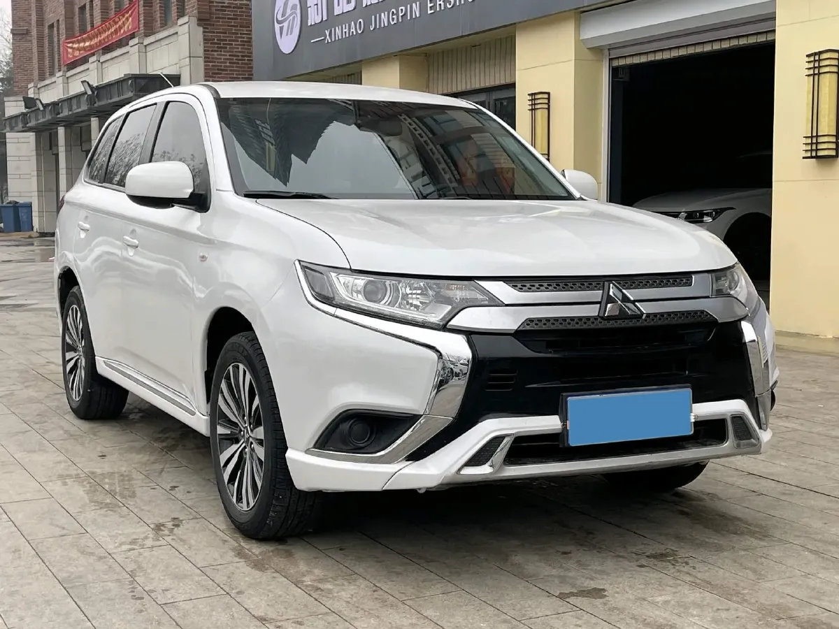 2021 Mitsubishi Outlander 2.0L 166HP L4 CVT,autocango,china used car exporter,china ev exporter,chinese used car exporter,chinese used ev exporter