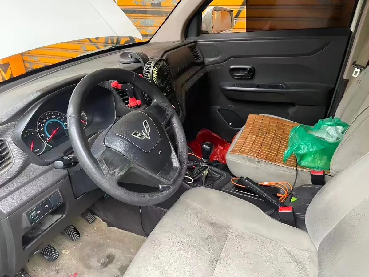 2019 WuLing HongGuang V 1.5L 99HP L4 6MT,autocango,china used car exporter,china ev exporter,chinese used car exporter,chinese used ev exporter