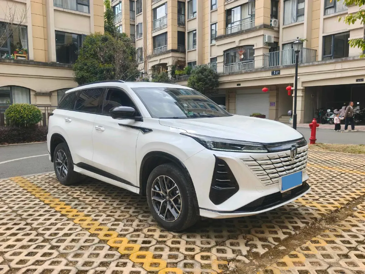 2022 ChangAn CS75 Plus 1.5T 188HP L4 8AT,autocango,china used car exporter,china ev exporter,chinese used car exporter,chinese used ev exporter