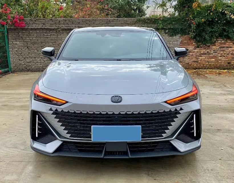 2023 ChangAn UNI-V 1.5T 188HP L4 7DCT,autocango,china used car exporter,china ev exporter,chinese used car exporter,chinese used ev exporter