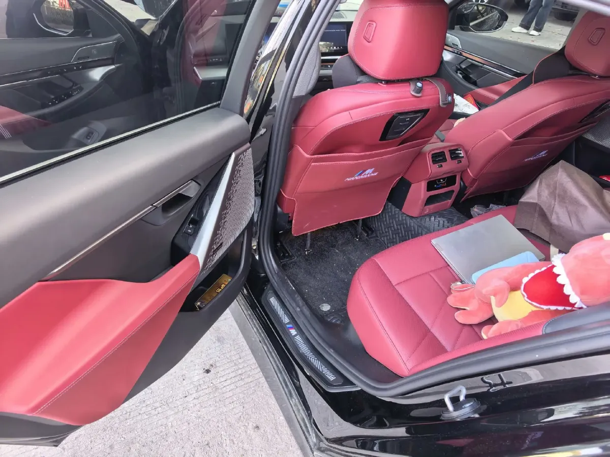 2026 BMW 5 Series 2.0T 258HP L4 8AT,autocango,china used car exporter,china ev exporter,chinese used car exporter,chinese used ev exporter