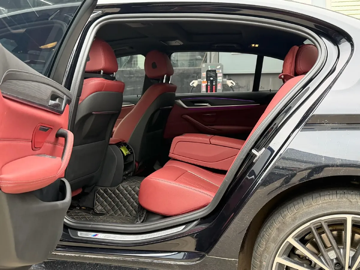 2023 BMW 5 Series 2.0T 245HP L4 8AT,autocango,china used car exporter,china ev exporter,chinese used car exporter,chinese used ev exporter