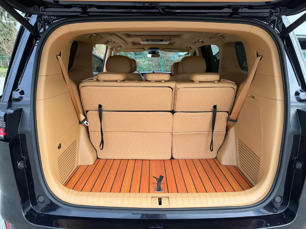 2024 Voyah Dream 1.5T 150HP L4 PHEV 43KWH,autocango,china used car exporter,china ev exporter,chinese used car exporter,chinese used ev exporter