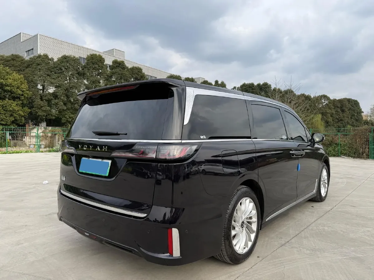 2024 Voyah Dream 1.5T 150HP L4 PHEV 43KWH,autocango,china used car exporter,china ev exporter,chinese used car exporter,chinese used ev exporter
