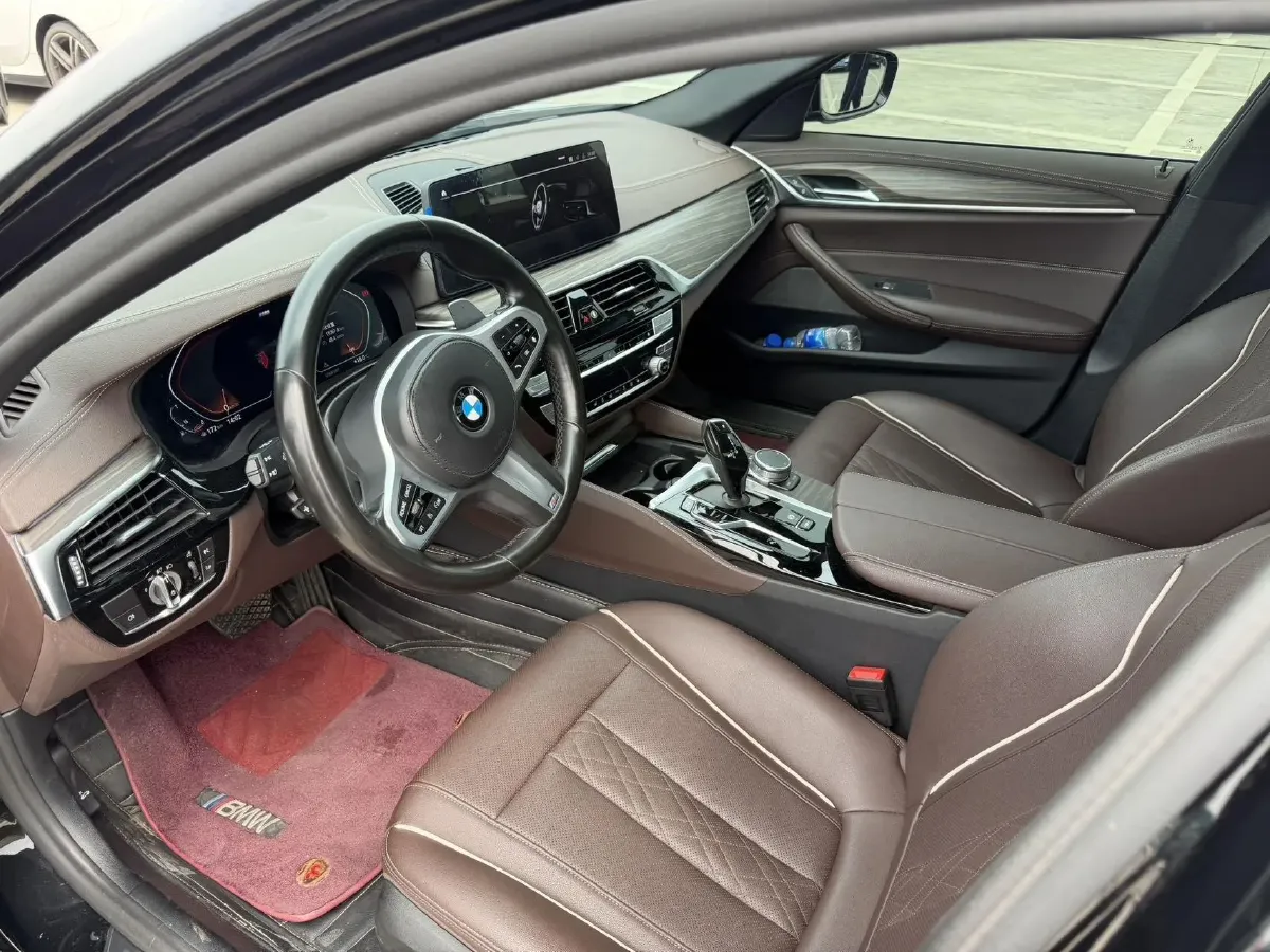 2022 BMW 5 Series 2.0T 252HP L4 8AT,autocango,china used car exporter,china ev exporter,chinese used car exporter,chinese used ev exporter