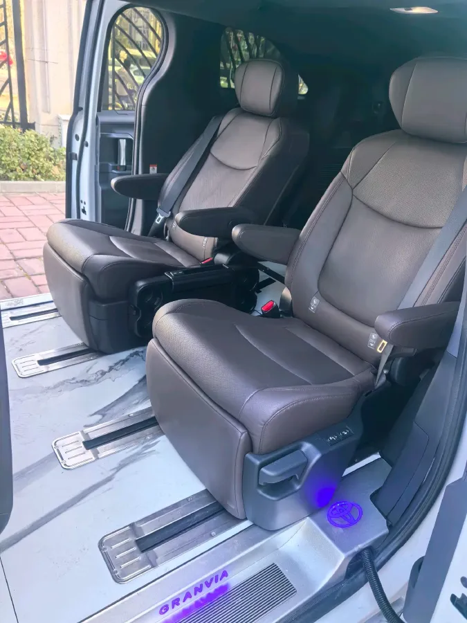 2023 Toyota Granvia 2.5L 189HP L4 E-CVT Hybrid,autocango,china used car exporter,china ev exporter,chinese used car exporter,chinese used ev exporter