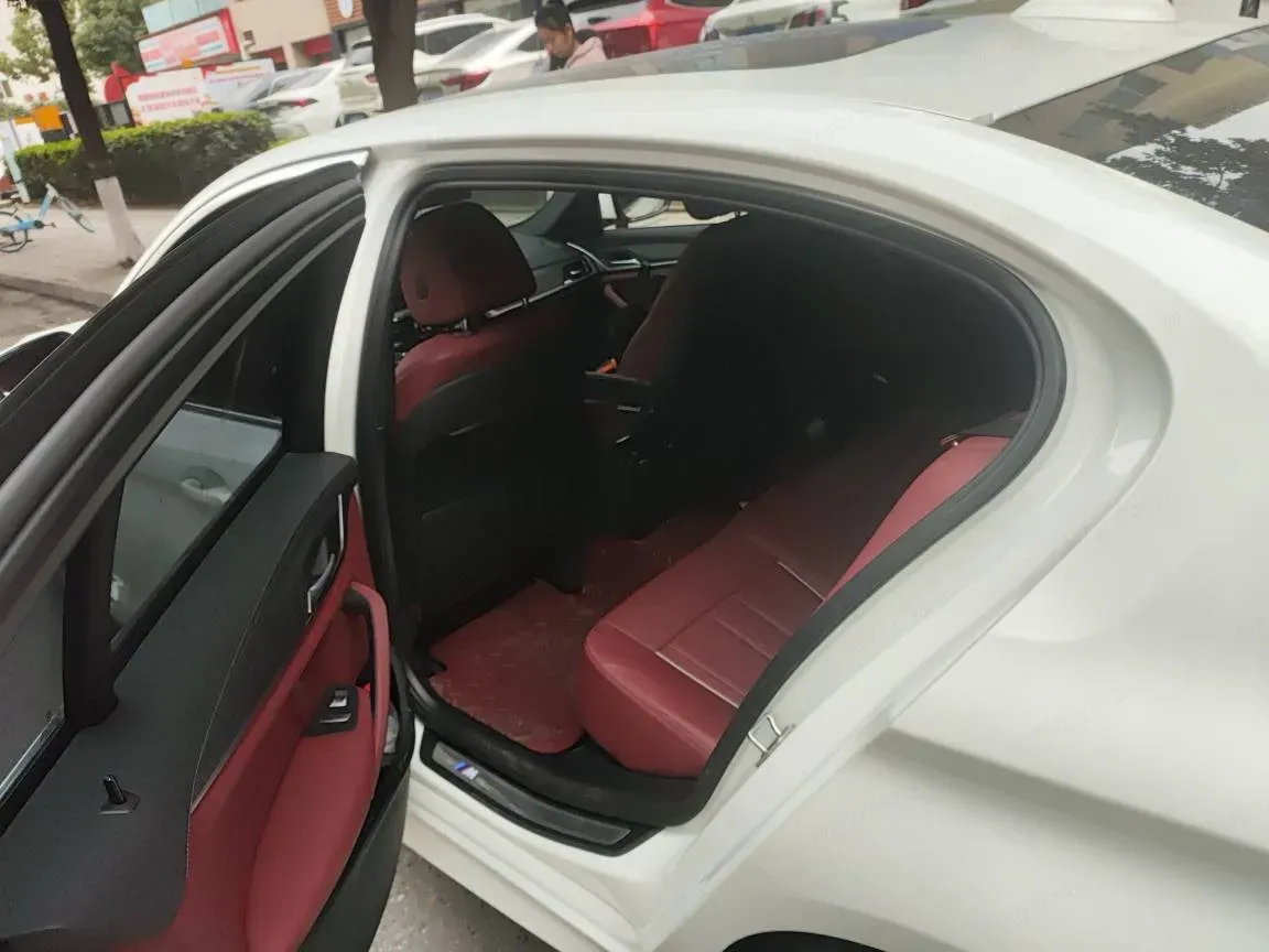 2022 BMW 5 Series 2.0T 252HP L4 8AT,autocango,china used car exporter,china ev exporter,chinese used car exporter,chinese used ev exporter