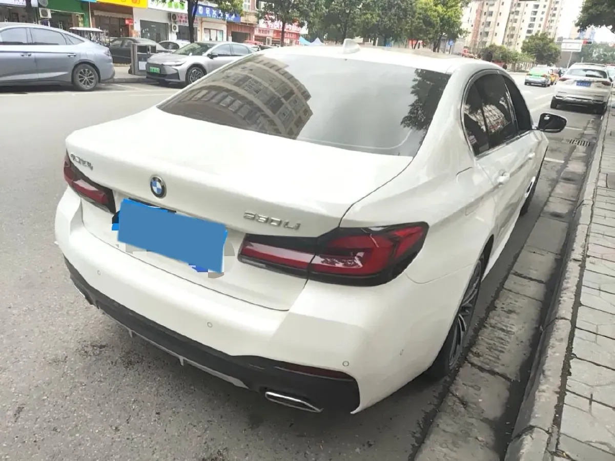 2022 BMW 5 Series 2.0T 252HP L4 8AT,autocango,china used car exporter,china ev exporter,chinese used car exporter,chinese used ev exporter