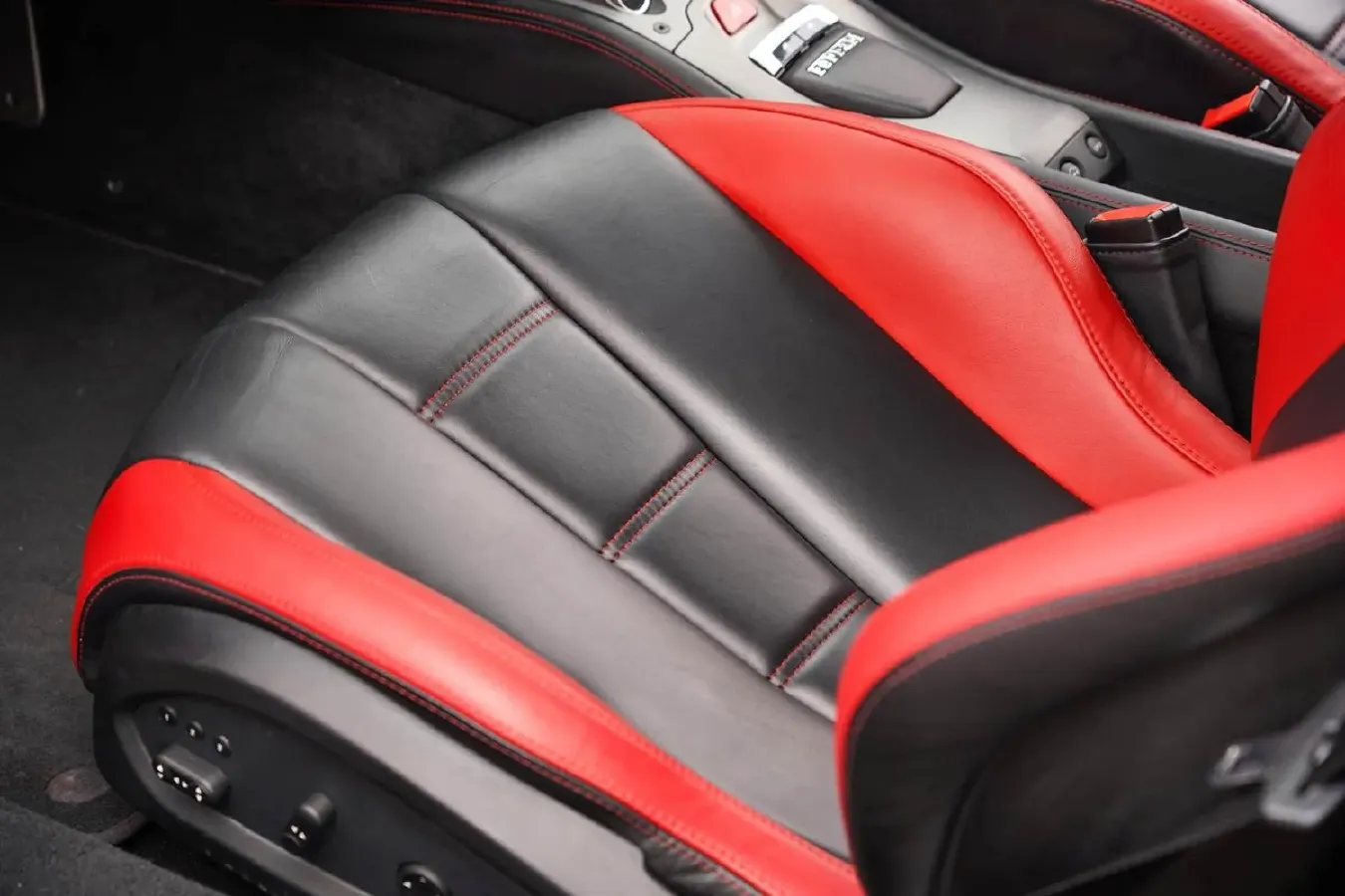 2011 Ferrari 458 4.5L 570HP V8 7DCT,autocango,china used car exporter,china ev exporter,chinese used car exporter,chinese used ev exporter