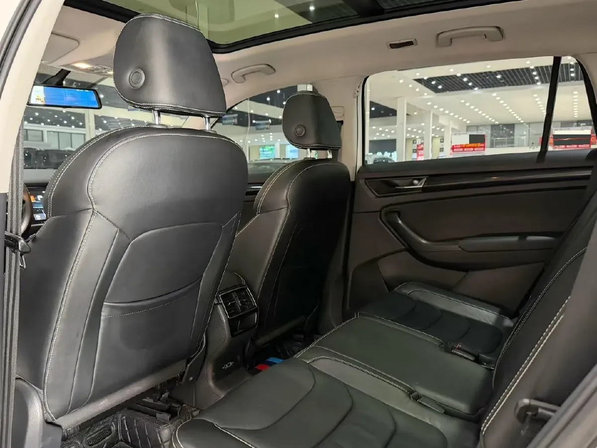 2018 Skoda Kodiak 2.0T 186HP L4 7DCT,autocango,china used car exporter,china ev exporter,chinese used car exporter,chinese used ev exporter