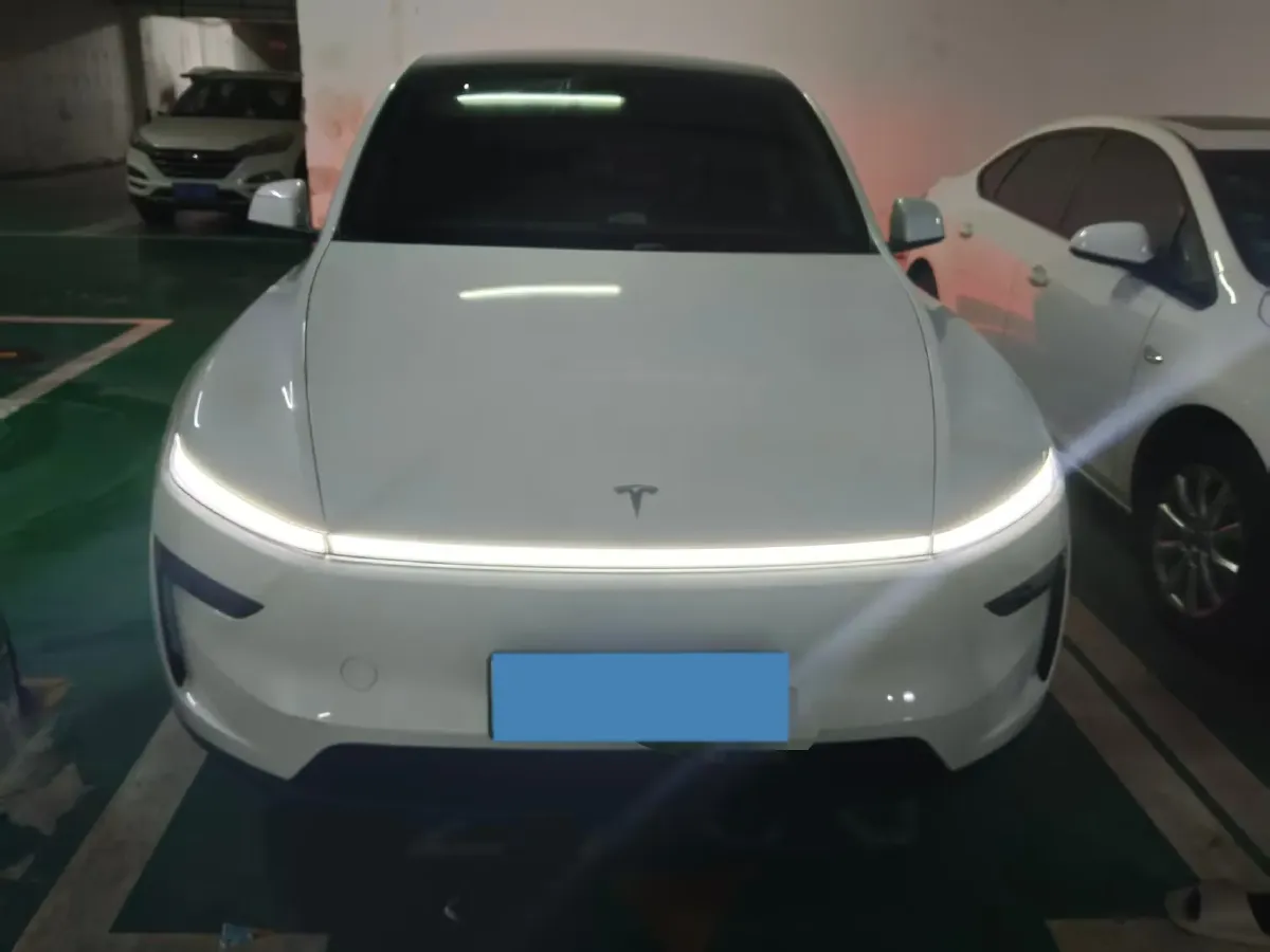 2025 Tesla Model Y BEV 78.4KWH,autocango,china used car exporter,china ev exporter,chinese used car exporter,chinese used ev exporter