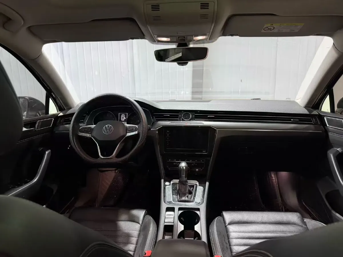 2020 Volkswagen Magotan 2.0T 186HP L4 7DCT,autocango,china used car exporter,china ev exporter,chinese used car exporter,chinese used ev exporter