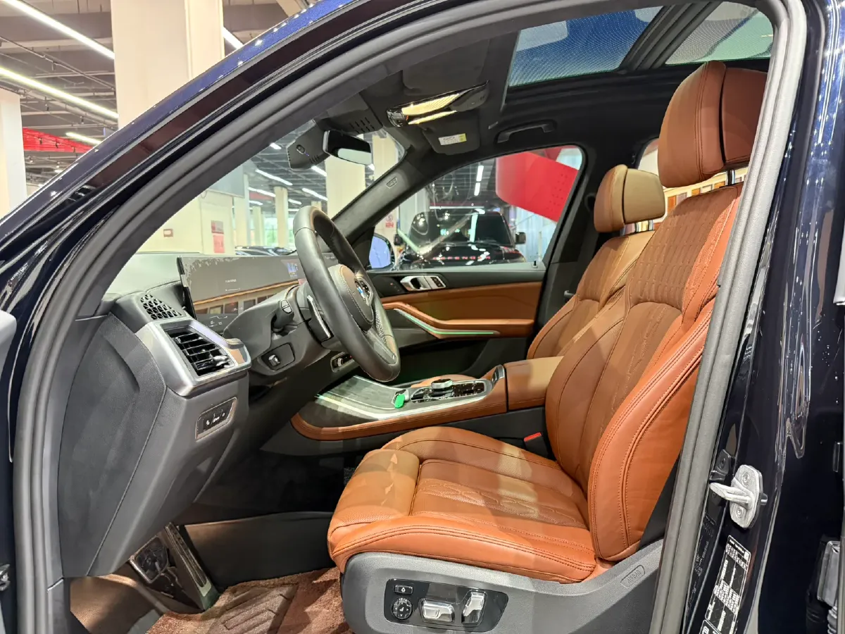 2023 BMW X7 3.0T 381HP L6 8AT,autocango,china used car exporter,china ev exporter,chinese used car exporter,chinese used ev exporter