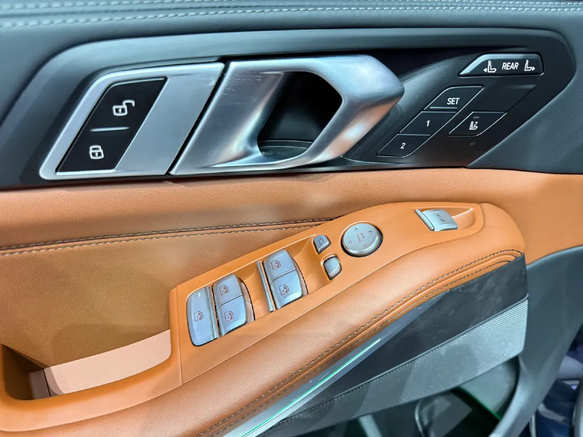 2023 BMW X7 3.0T 381HP L6 8AT,autocango,china used car exporter,china ev exporter,chinese used car exporter,chinese used ev exporter