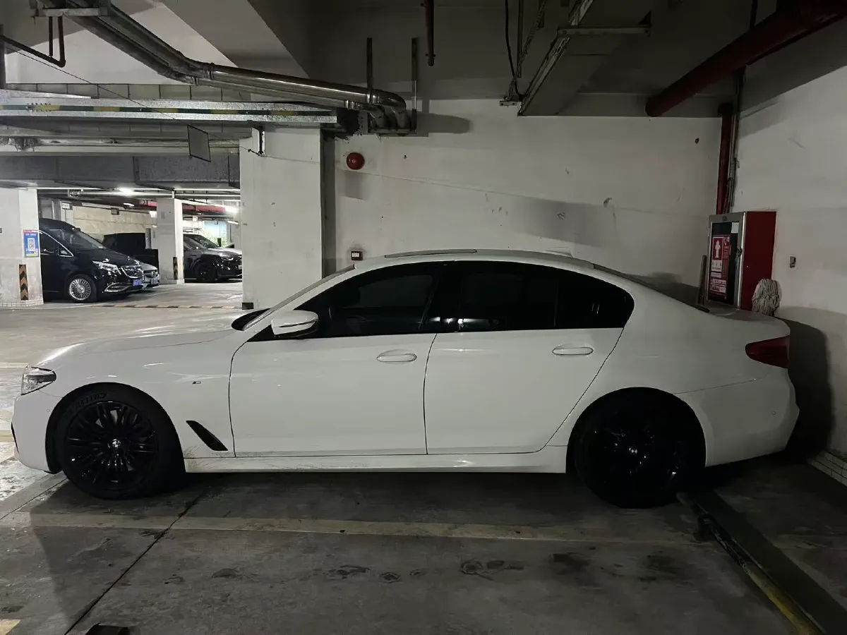 2020 BMW 5 Series 3.0T 340HP L6 8AT,autocango,china used car exporter,china ev exporter,chinese used car exporter,chinese used ev exporter