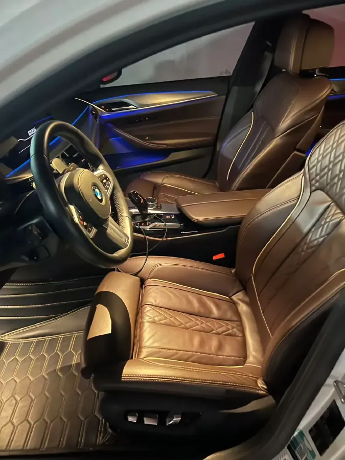 2020 BMW 5 Series 3.0T 340HP L6 8AT,autocango,china used car exporter,china ev exporter,chinese used car exporter,chinese used ev exporter