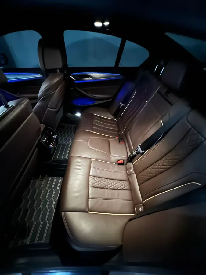 2020 BMW 5 Series 3.0T 340HP L6 8AT,autocango,china used car exporter,china ev exporter,chinese used car exporter,chinese used ev exporter