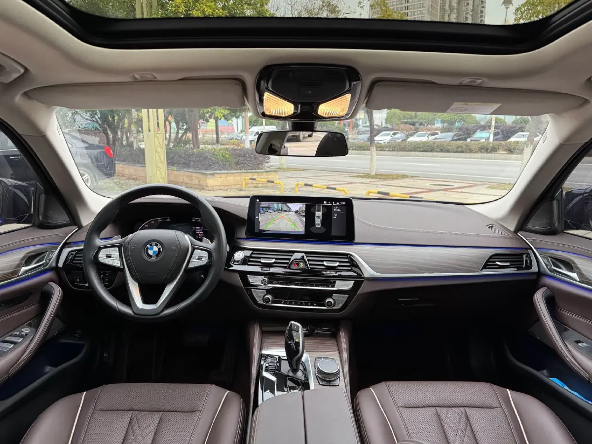 2023 BMW 5 Series 2.0T 245HP L4 8AT,autocango,china used car exporter,china ev exporter,chinese used car exporter,chinese used ev exporter