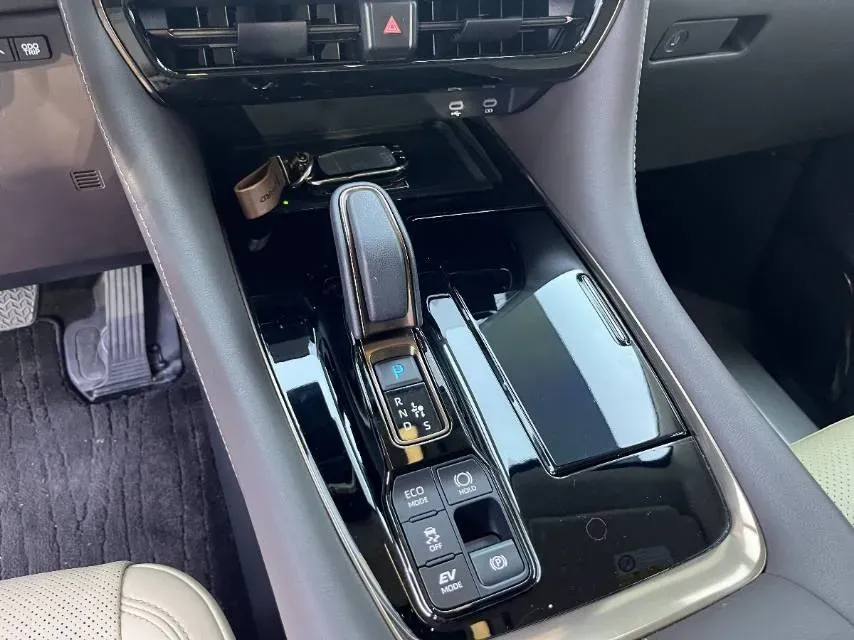 2024 Toyota Alphard 2.5L 190HP L4 E-CVT Hybrid,autocango,china used car exporter,china ev exporter,chinese used car exporter,chinese used ev exporter