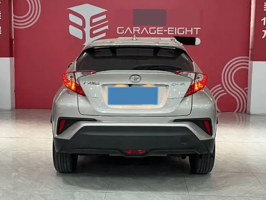 2022 Toyota C-HR 2.0L 171HP L4 CVT,autocango,china used car exporter,china ev exporter,chinese used car exporter,chinese used ev exporter