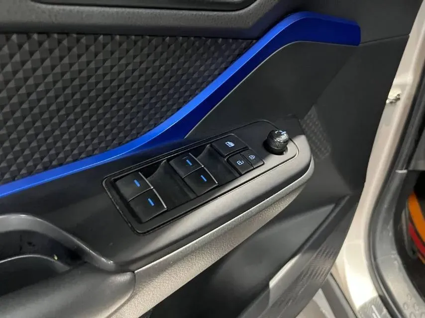 2022 Toyota C-HR 2.0L 171HP L4 CVT,autocango,china used car exporter,china ev exporter,chinese used car exporter,chinese used ev exporter