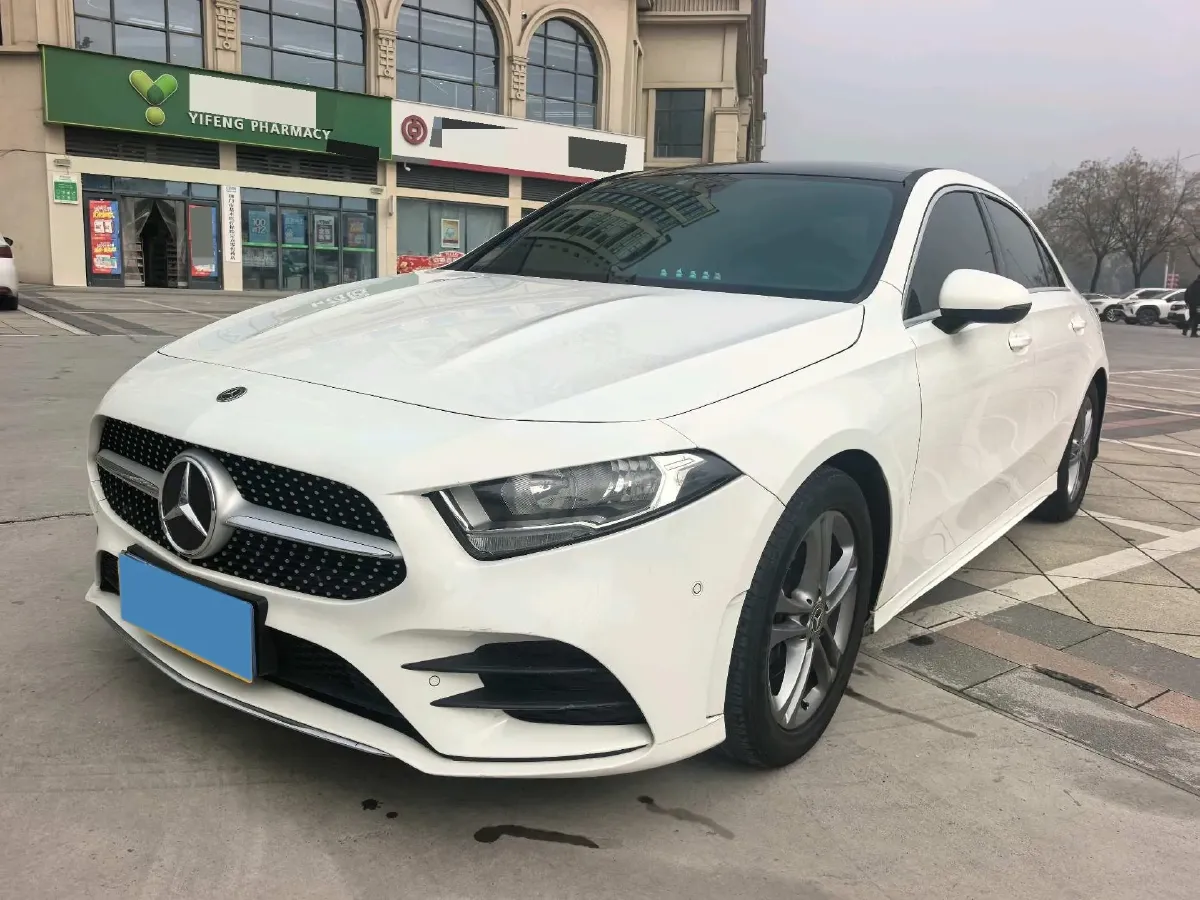 2020 Mercedes-Benz A Class 1.3T 136HP L4 7DCT,autocango,china used car exporter,china ev exporter,chinese used car exporter,chinese used ev exporter