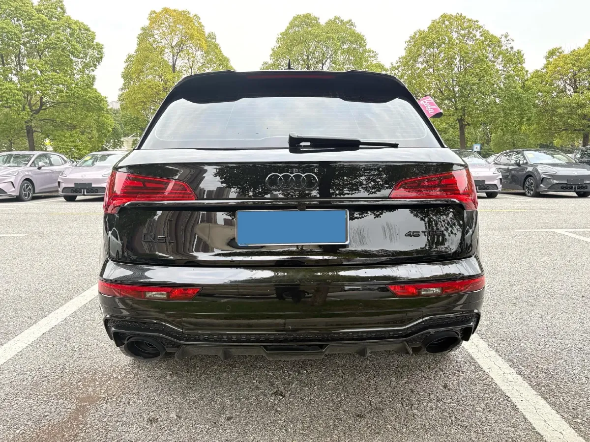 2022 Audi Q5L 2.0T 190HP L4 7DCT,autocango,china used car exporter,china ev exporter,chinese used car exporter,chinese used ev exporter