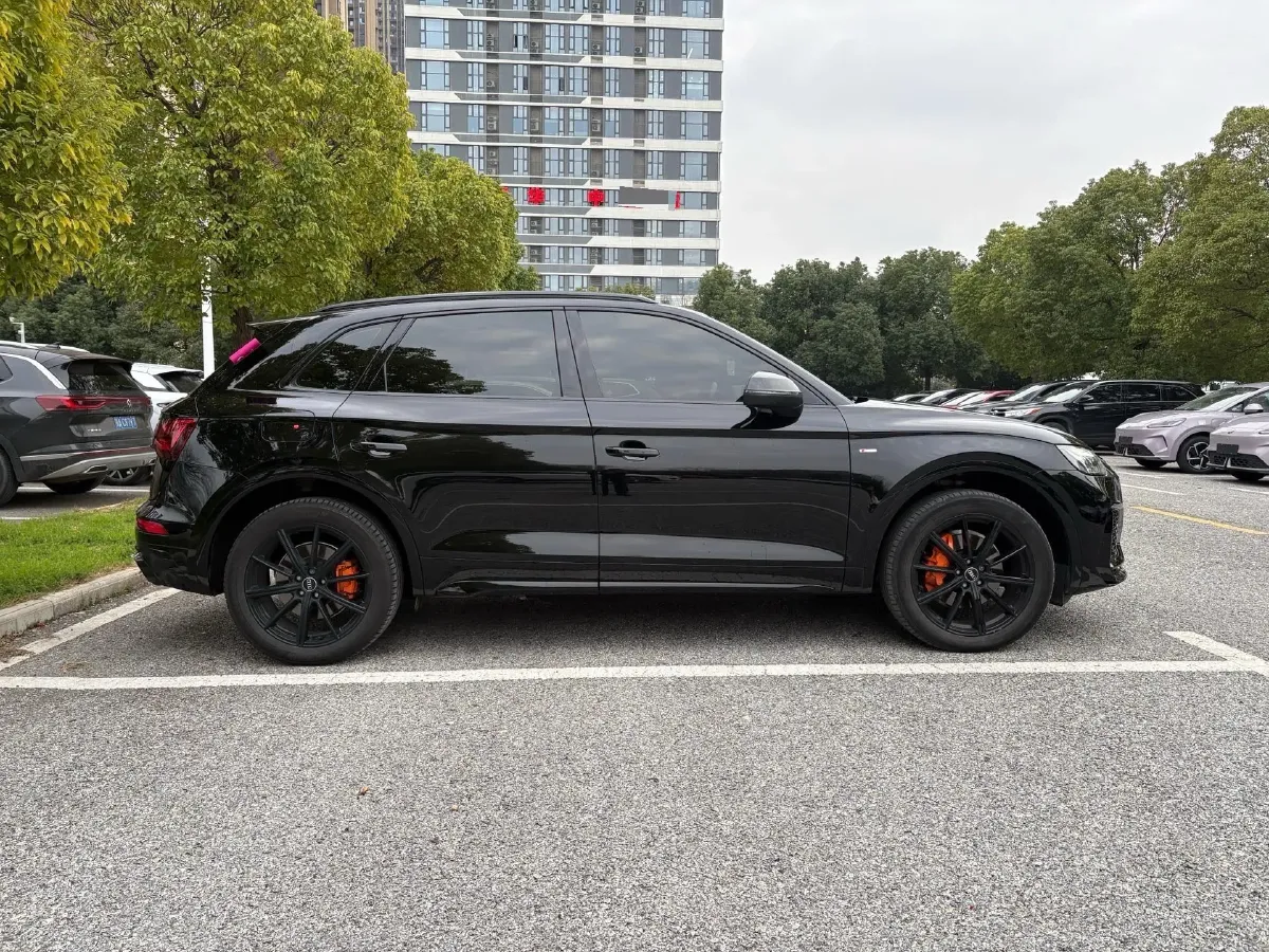 2022 Audi Q5L 2.0T 190HP L4 7DCT,autocango,china used car exporter,china ev exporter,chinese used car exporter,chinese used ev exporter