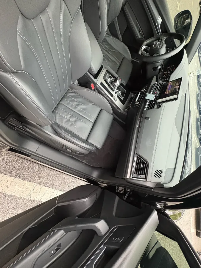 2022 Audi Q5L 2.0T 190HP L4 7DCT,autocango,china used car exporter,china ev exporter,chinese used car exporter,chinese used ev exporter