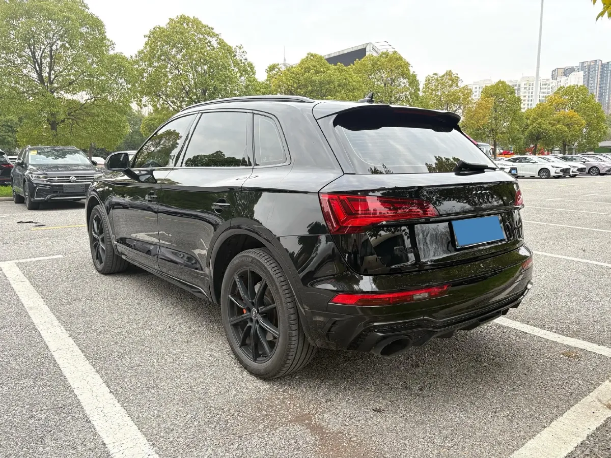 2022 Audi Q5L 2.0T 190HP L4 7DCT,autocango,china used car exporter,china ev exporter,chinese used car exporter,chinese used ev exporter