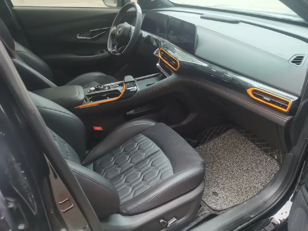 2021 ChangAn UNI-T 1.5T 180HP L4 7DCT,autocango,china used car exporter,china ev exporter,chinese used car exporter,chinese used ev exporter