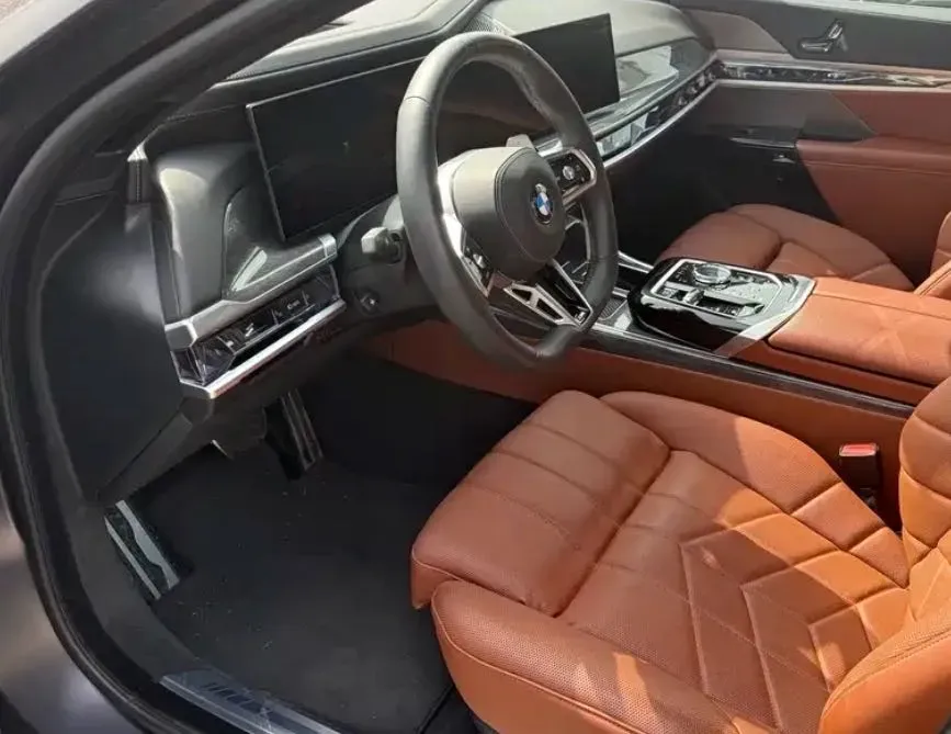 2023 BMW 7 Series 3.0T 381HP L6 8AT,autocango,china used car exporter,china ev exporter,chinese used car exporter,chinese used ev exporter