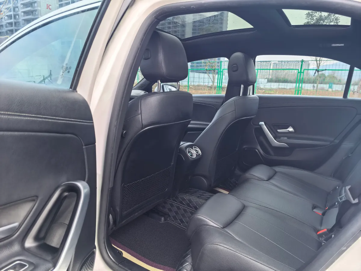 2022 Mercedes-Benz A Class 1.3T 163HP L4 7DCT,autocango,china used car exporter,china ev exporter,chinese used car exporter,chinese used ev exporter