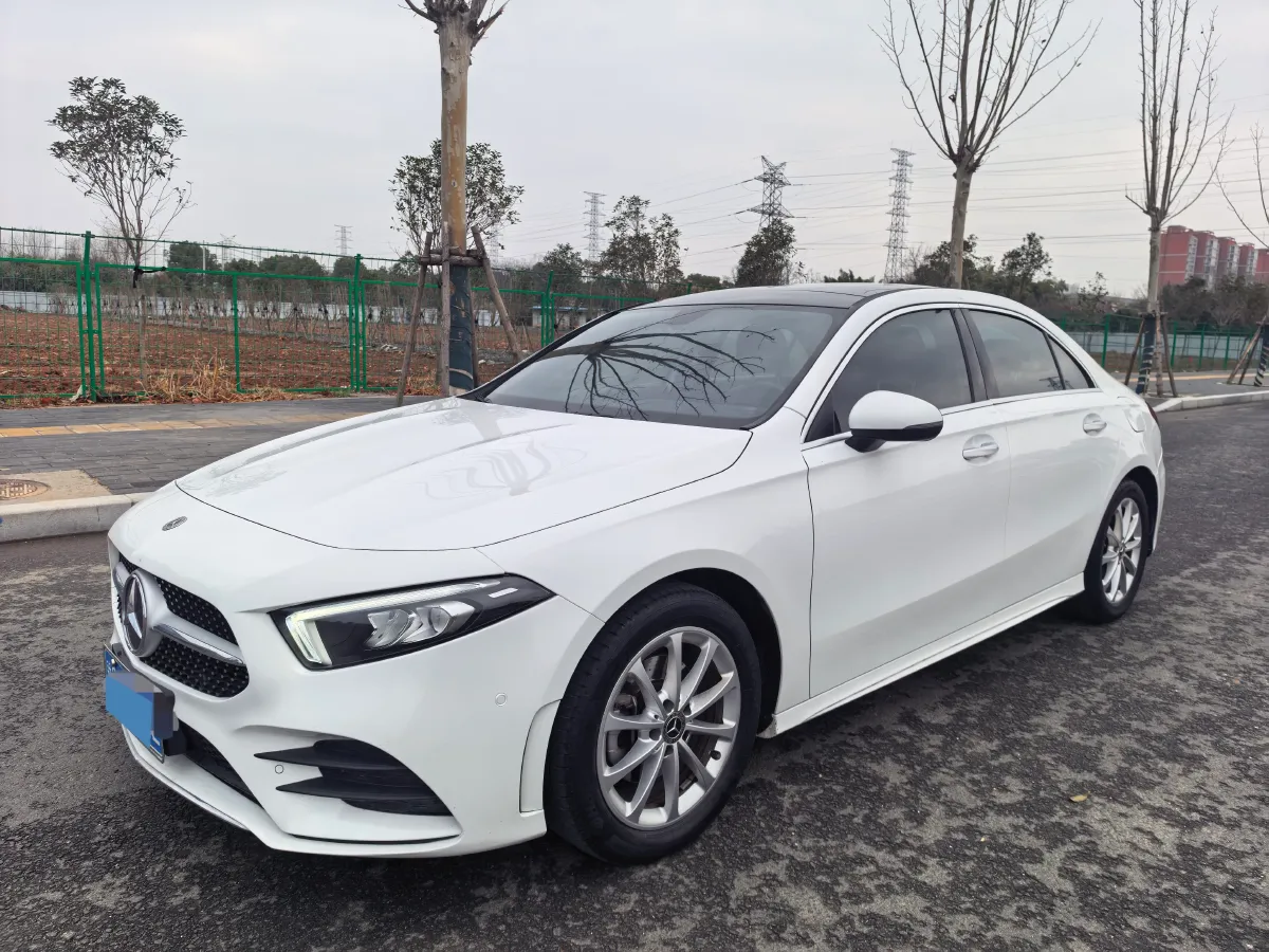 2022 Mercedes-Benz A Class 1.3T 163HP L4 7DCT,autocango,china used car exporter,china ev exporter,chinese used car exporter,chinese used ev exporter