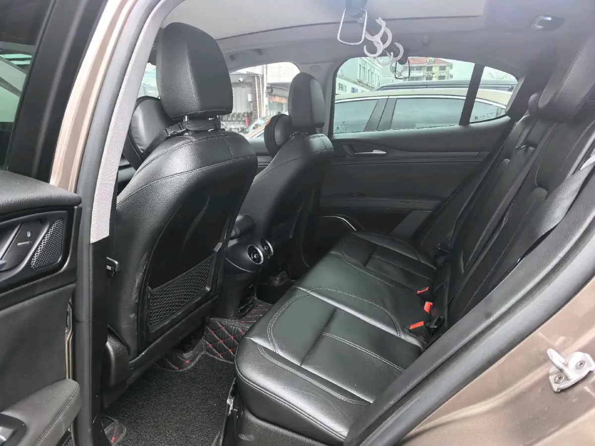 2017 Jaguar XE 2.0T 240HP L4 8AT,autocango,china used car exporter,china ev exporter,chinese used car exporter,chinese used ev exporter