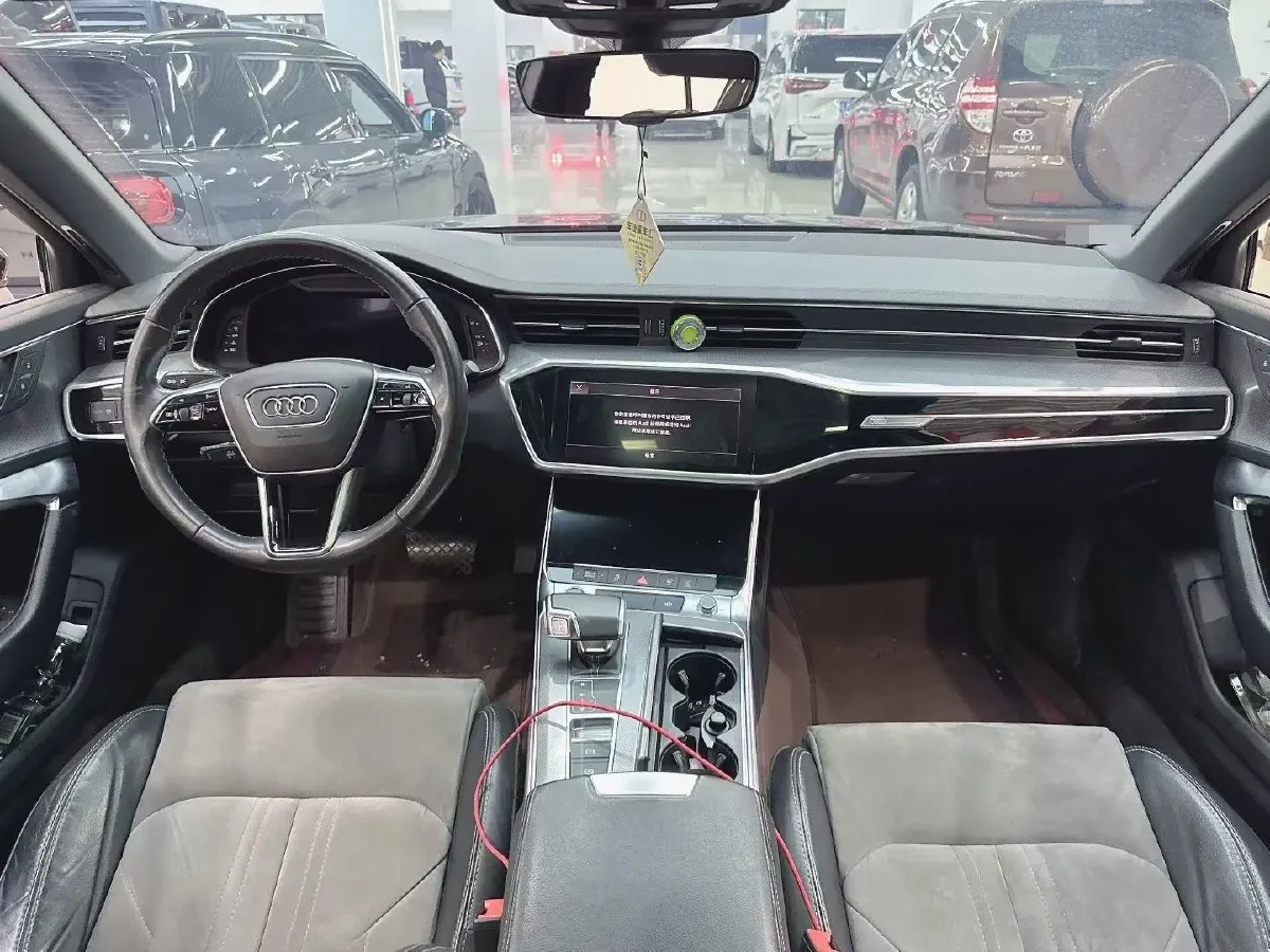 2022 Audi A6L 2.0T 190HP L4 7DCT,autocango,china used car exporter,china ev exporter,chinese used car exporter,chinese used ev exporter