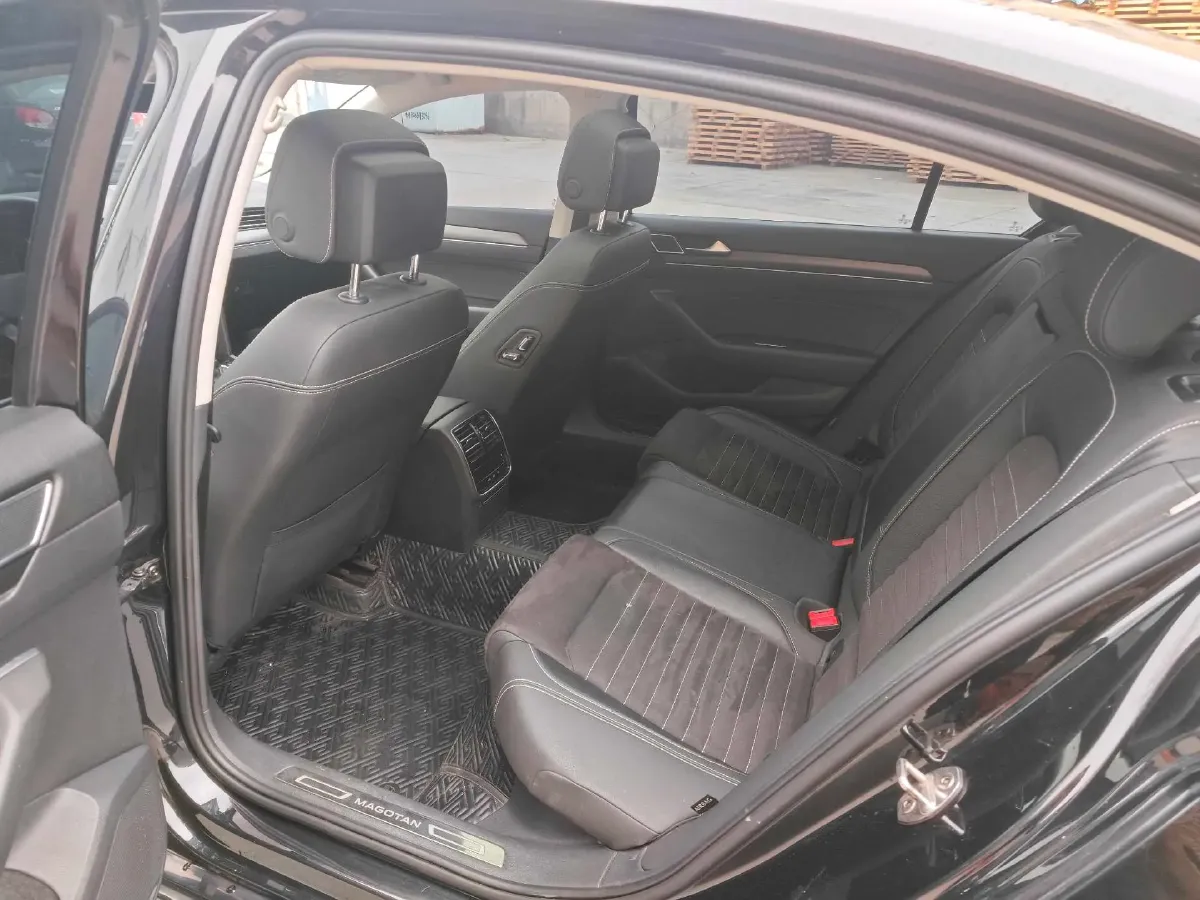 2020 Volkswagen Magotan 2.0T 220HP L4 7DCT,autocango,china used car exporter,china ev exporter,chinese used car exporter,chinese used ev exporter