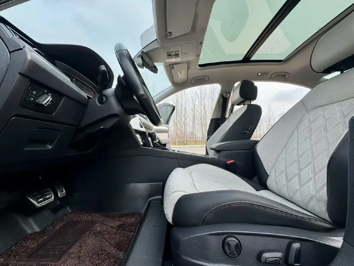 2023 Volkswagen Magotan 2.0T 186HP L4 7DCT,autocango,china used car exporter,china ev exporter,chinese used car exporter,chinese used ev exporter