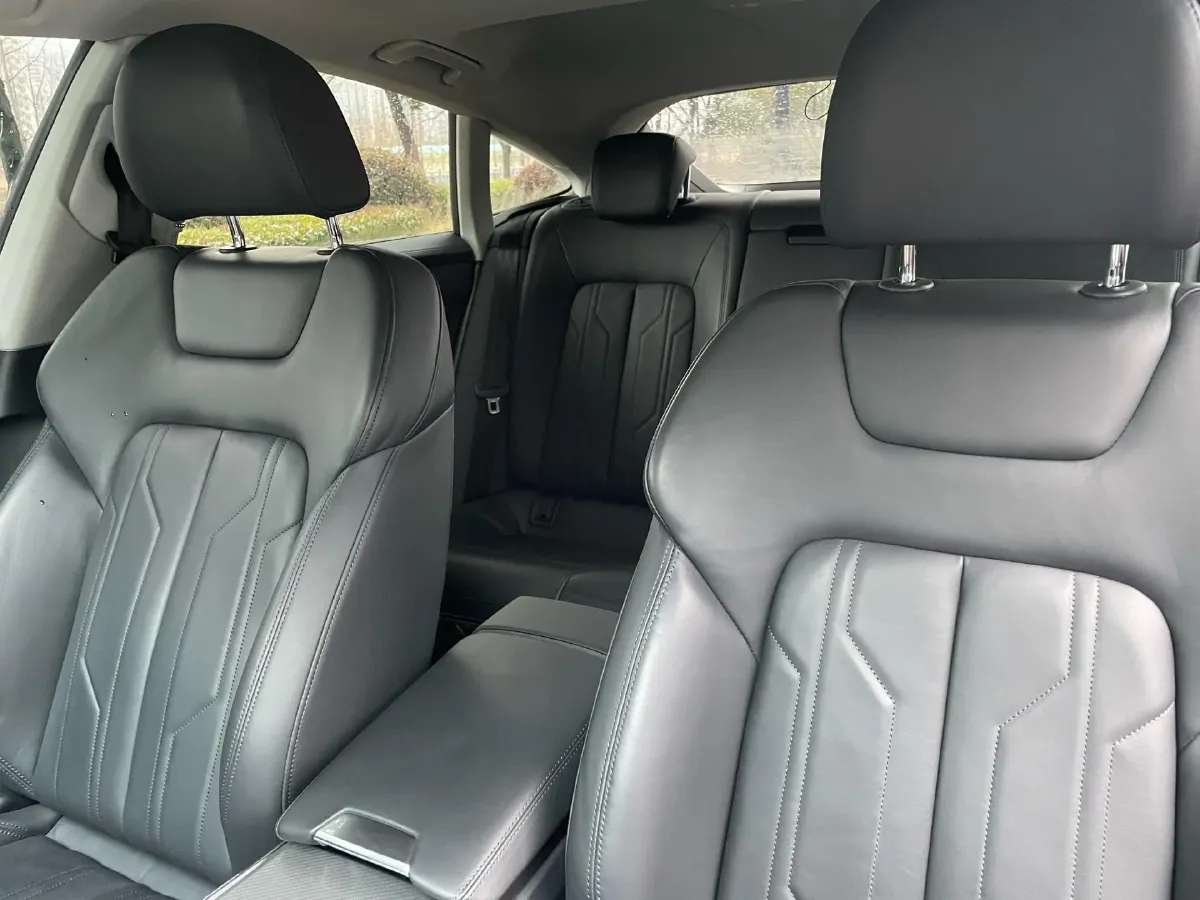 2023 Audi A7 2.0T 265HP L4 7DCT,autocango,china used car exporter,china ev exporter,chinese used car exporter,chinese used ev exporter