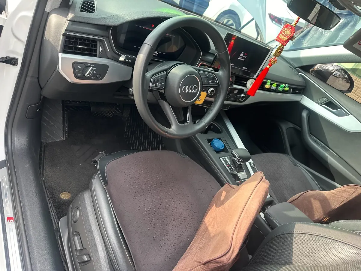 2022 Audi A4L 2.0T 190HP L4 7DCT,autocango,china used car exporter,china ev exporter,chinese used car exporter,chinese used ev exporter