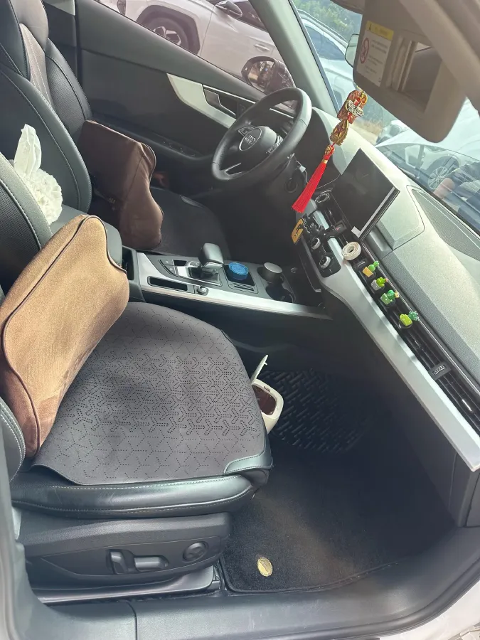 2022 Audi A4L 2.0T 190HP L4 7DCT,autocango,china used car exporter,china ev exporter,chinese used car exporter,chinese used ev exporter