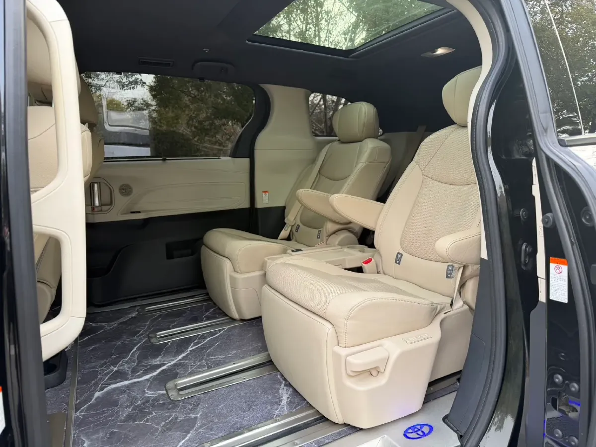 2022 Toyota Granvia 2.5L 192HP L4 E-CVT Hybrid,autocango,china used car exporter,china ev exporter,chinese used car exporter,chinese used ev exporter