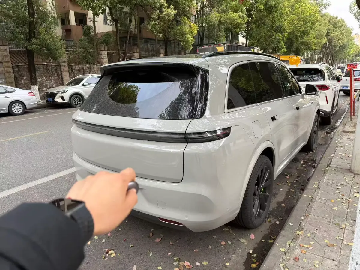 2023 Li L8 Range Extended 154HP REEV 40.9KWH,autocango,china used car exporter,china ev exporter,chinese used car exporter,chinese used ev exporter