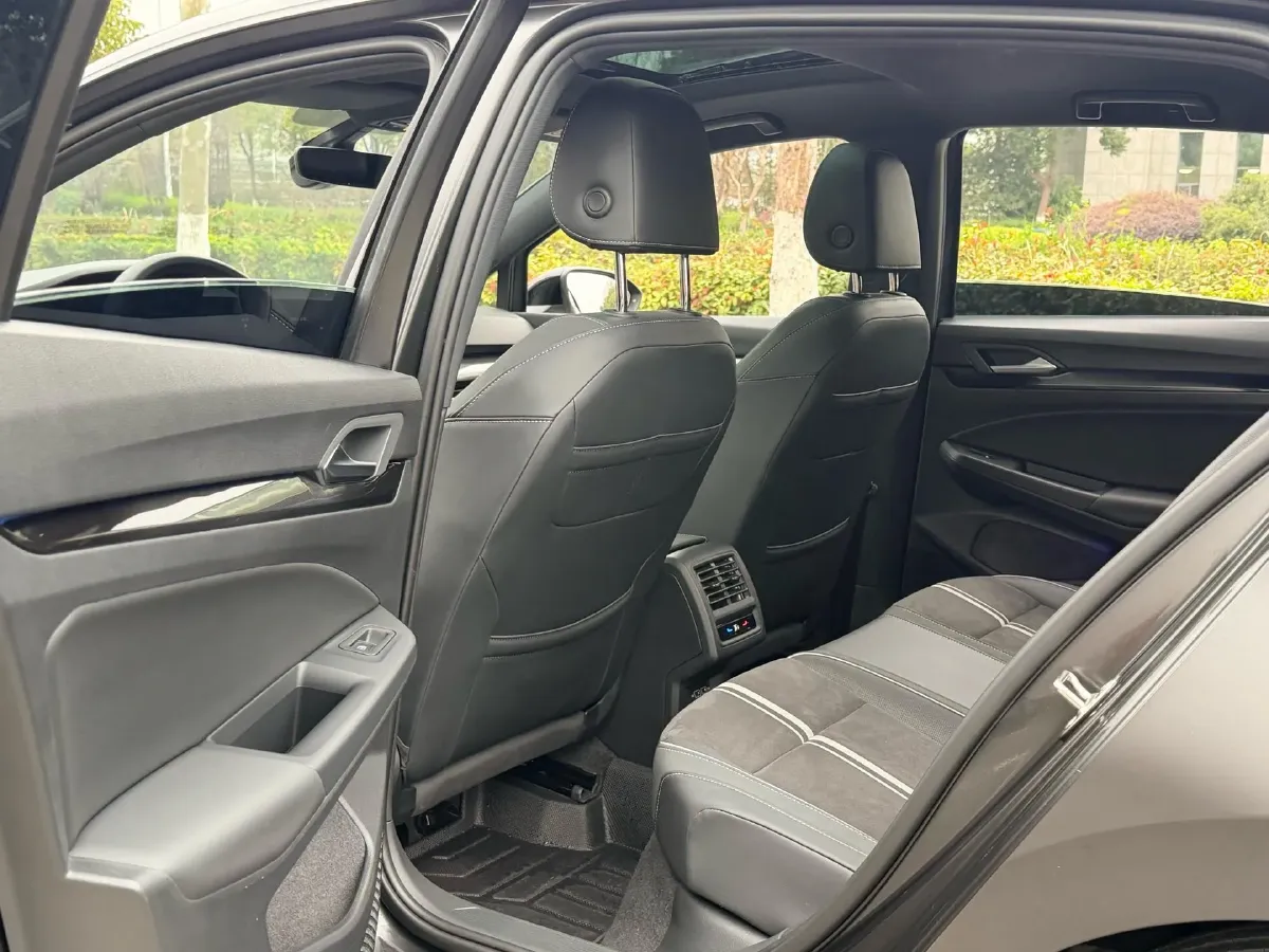 2023 Volkswagen Golf 1.4T 150HP L4 7DCT,autocango,china used car exporter,china ev exporter,chinese used car exporter,chinese used ev exporter