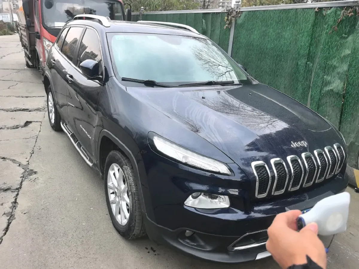 2017 Jeep Cherokee 2.4L 175HP L4 9AT,autocango,china used car exporter,china ev exporter,chinese used car exporter,chinese used ev exporter
