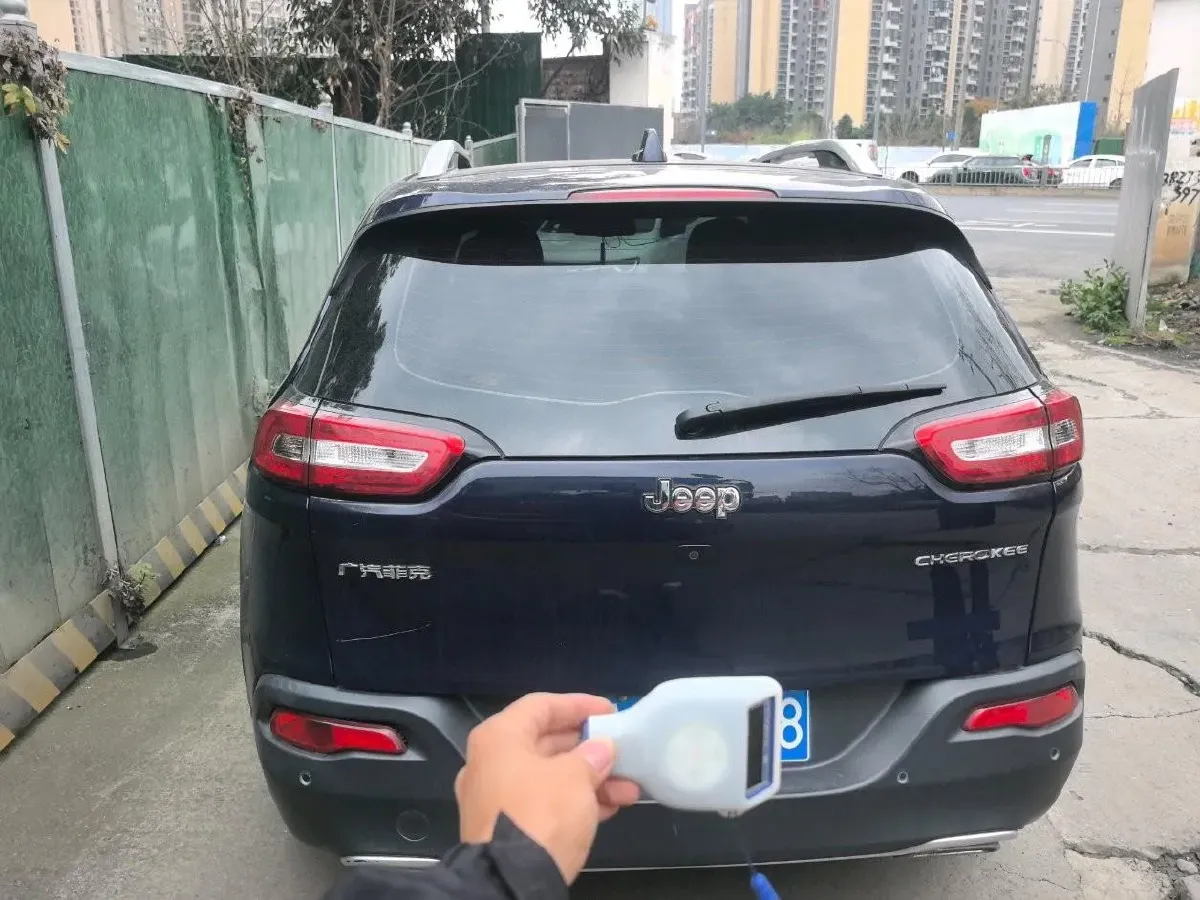 2017 Jeep Cherokee 2.4L 175HP L4 9AT,autocango,china used car exporter,china ev exporter,chinese used car exporter,chinese used ev exporter