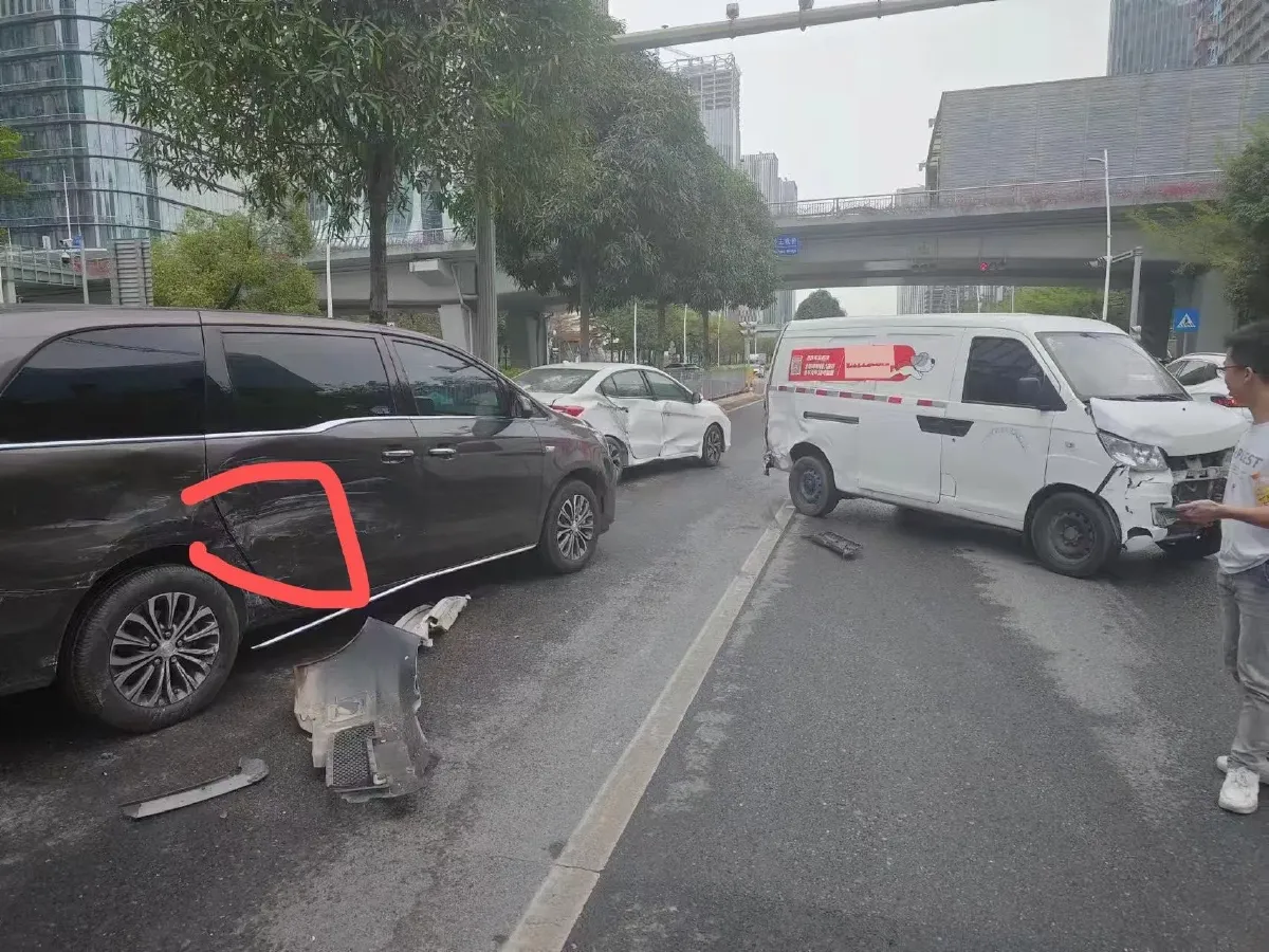 2023 Buick GL8 2.0T 237HP L4 9AT,autocango,china used car exporter,china ev exporter,chinese used car exporter,chinese used ev exporter