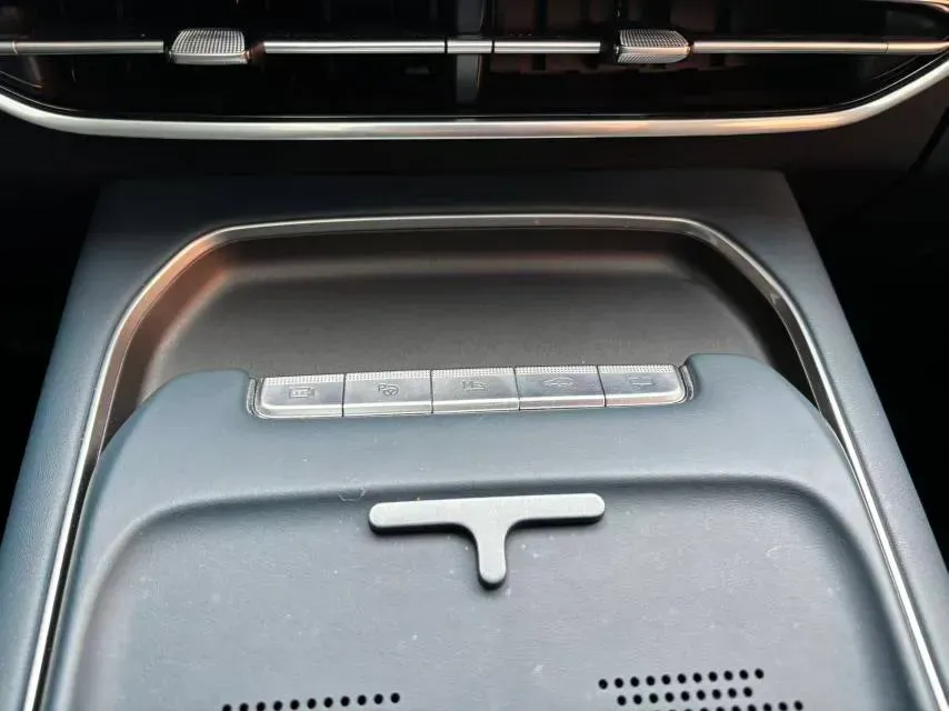 2024 Voyah FREE 1.5T 150HP L4 REEV 39.2KWH,autocango,china used car exporter,china ev exporter,chinese used car exporter,chinese used ev exporter