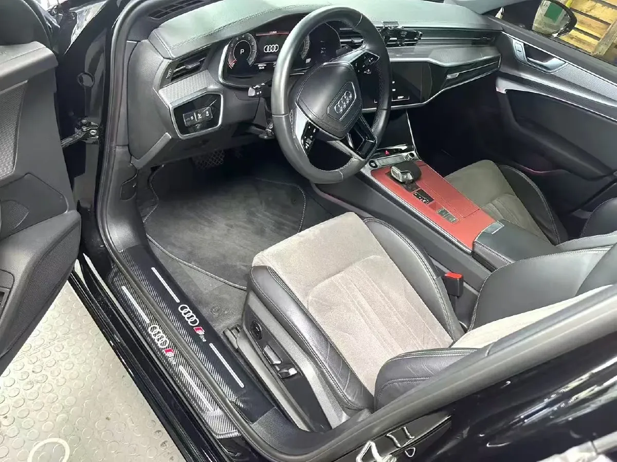 2024 Audi A6L 2.0T 245HP L4 7DCT,autocango,china used car exporter,china ev exporter,chinese used car exporter,chinese used ev exporter